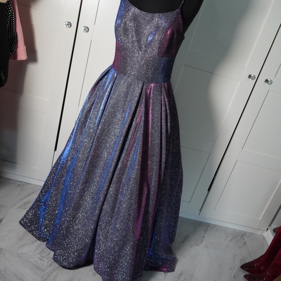 Stunning Formal Gown - Picture 5 of 5